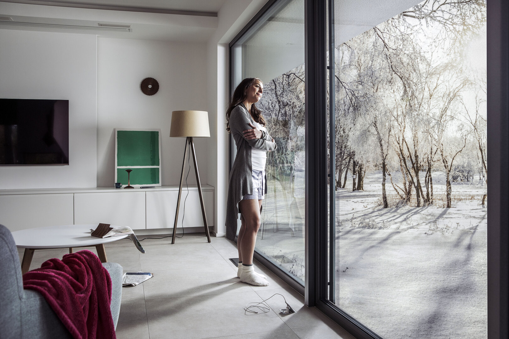 Neue Fenster steigern den Komfort zu Hause, etwa durch einen verbesserten Schallschutz. Dadurch wird auch der Wert der Immobilie erhöht | © djd-k/REHAU Industries