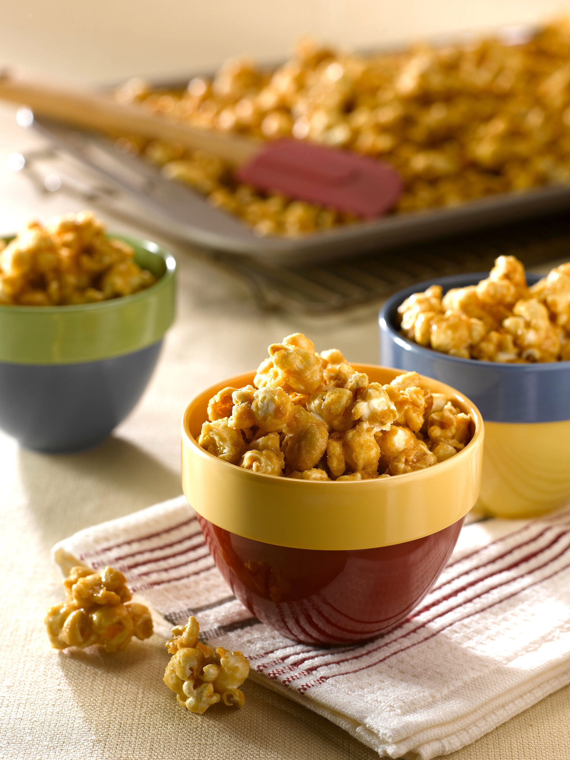 Popcorn lässt sich ganz nach Geschmack genießen - ob süß und salzig, mit Karamell überzogen oder in herzhaften Versionen mit italienischen Kräutern