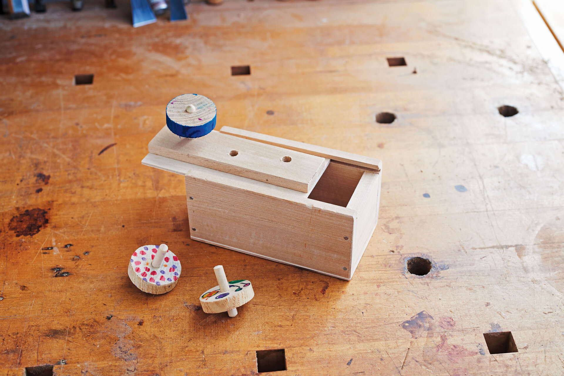Schachteln aller Art sind besonders beliebte Werkstücke - wie diese hier mit praktischem Schiebedeckel
