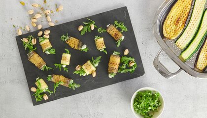 Die Auberginen- und Zucchini-Röllchen mit Ricotta eignen sich als Vorspeise mit einem kleinen Salat oder als Teil einer großen gemischten Antipasti-Platte | © djd/AMC Alfa Metalcraft Corporation