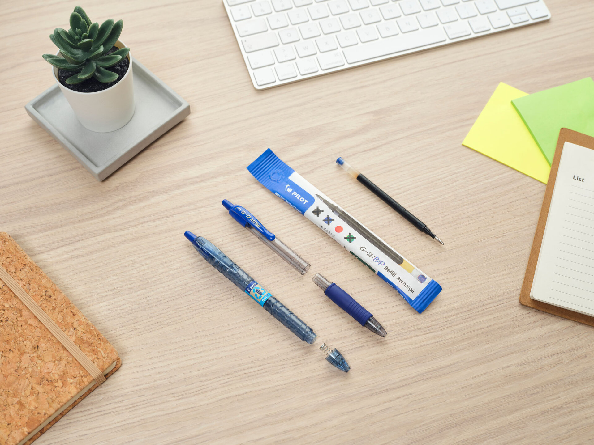 Bereits durch dreimaliges Nachfüllen lässt sich beim Gelschreiber im Vergleich zum Neukauf der gleichen Menge an Stiften über 70 Prozent CO2 einsparen