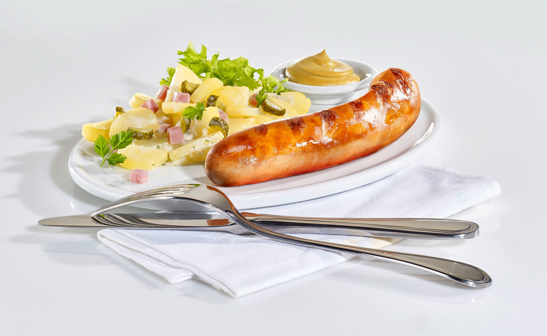 Ein Klassiker auch für Grillfans ist die „Bratwurst mit Kartoffelsalat"