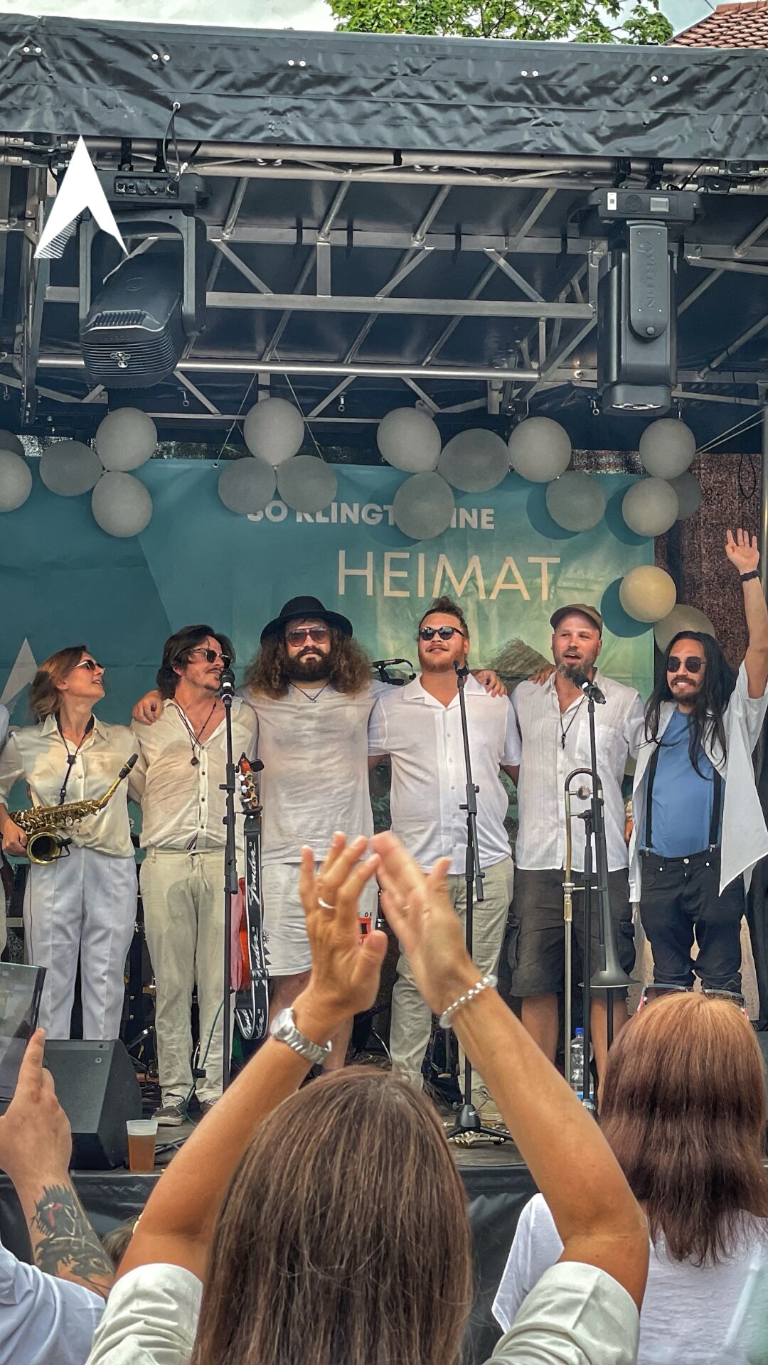 Applaus für die Band "Loamsiada" aus Augsburg 