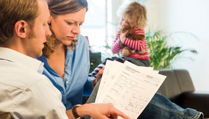 Hohe Energiepreise belasten viele Haushalte. Die energetische Modernisierung des Eigenheims zahlt sich finanziell dauerhaft aus | © djd/Saint-Gobain Weber GmbH/Matthias Duschner