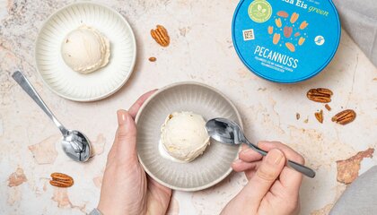 Mal probieren? Neue raffinierte Sorten und veganes Eis liegen 2023 im Trend. | © Foto: DJD/www.floridaeis.de