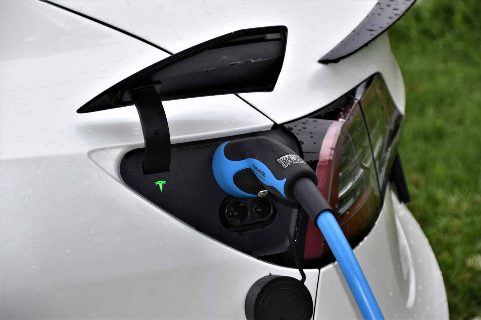 e-car station charger, Tesla automobile  | © Unsplash / Waldemar Brandt