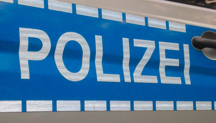 POLIZEI Schriftzug. (verwendbar beispielsweise als Symbolfoto) | © Unsplash / Maximilian Scheffler