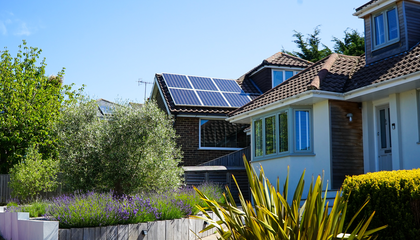 Solar panels in the midday sun on a house roof | © Unsplash / Watt A Lot