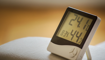 White hygrometer | © Unsplash / Kaffeebart