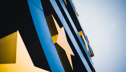 The giant Euro sign in front of the European Central Bank in Frankfurt am Main, Germany. | © Unsplash / Mika Baumeister