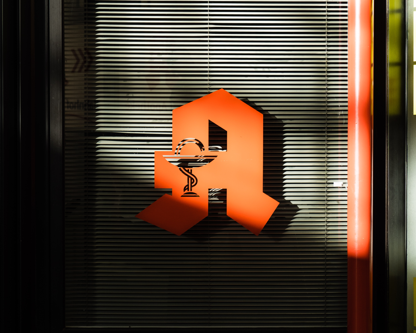 You may need to go to the doctor! the pharmacy sign in Germany. | © Unsplash / Mika Baumeister