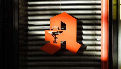 You may need to go to the doctor! the pharmacy sign in Germany. | © Unsplash / Mika Baumeister