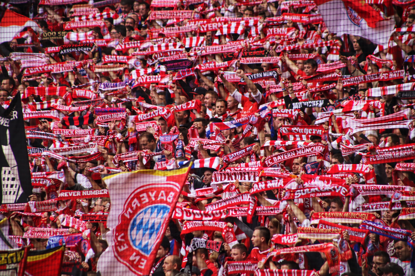 Fans of FC Bavaria Munich at the Allianz Arena | © Unsplash / Bernd 📷 Dittrich