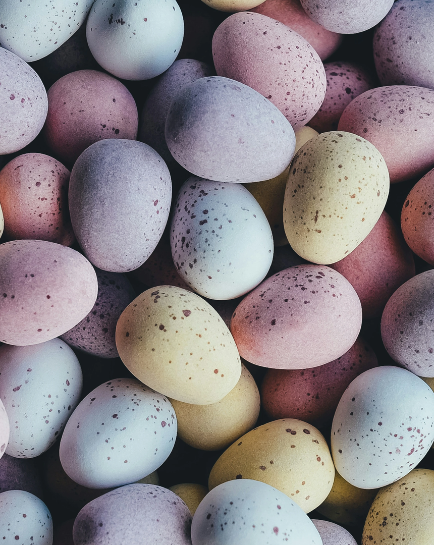 mini-chocolate-eggs | © Unsplash / Annie Spratt