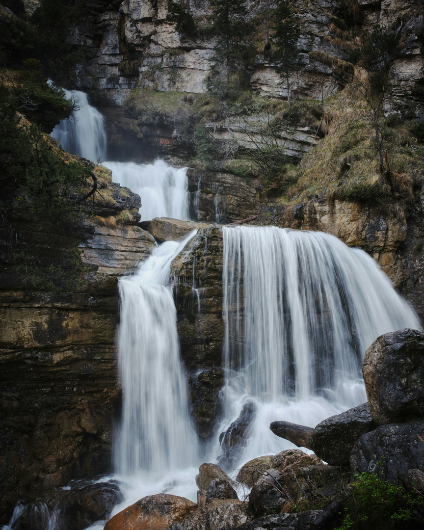 the beautiful Kuhflucht Waterfalls, re-upload (old upload was too dark) | © Unsplash / Joshua Kettle