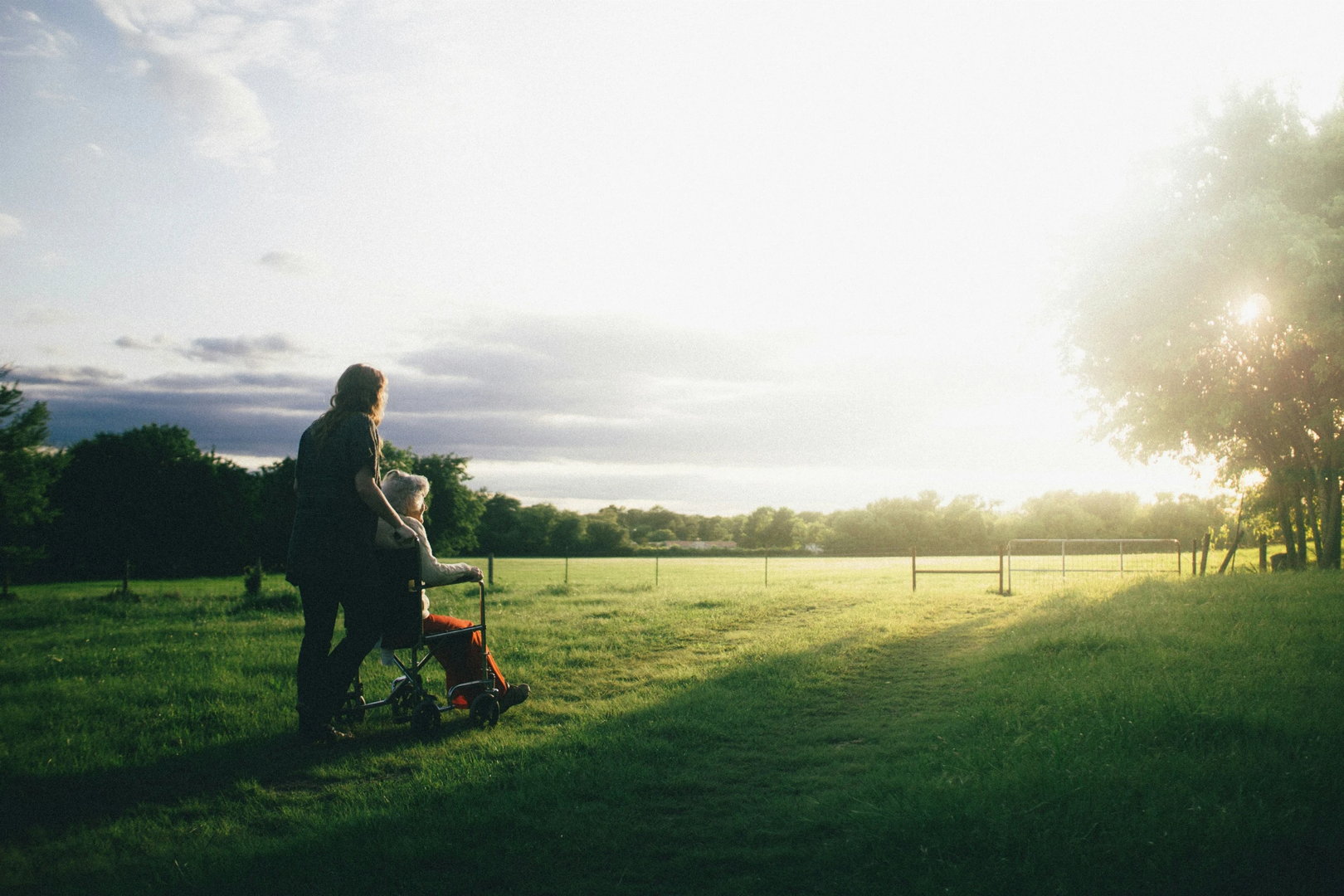 I took this photo of my wife with her grandma, as part of a project she had to do for Occupational therapy school. Her grandma is over 90 and has severe Dementia and has lived with my wife and her parents for the last 5+ years. | © Unsplash / Dominik Lange