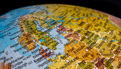 Picture of a (German) globe showing the Baltic Sea Region. | © Unsplash / Jan Reinicke