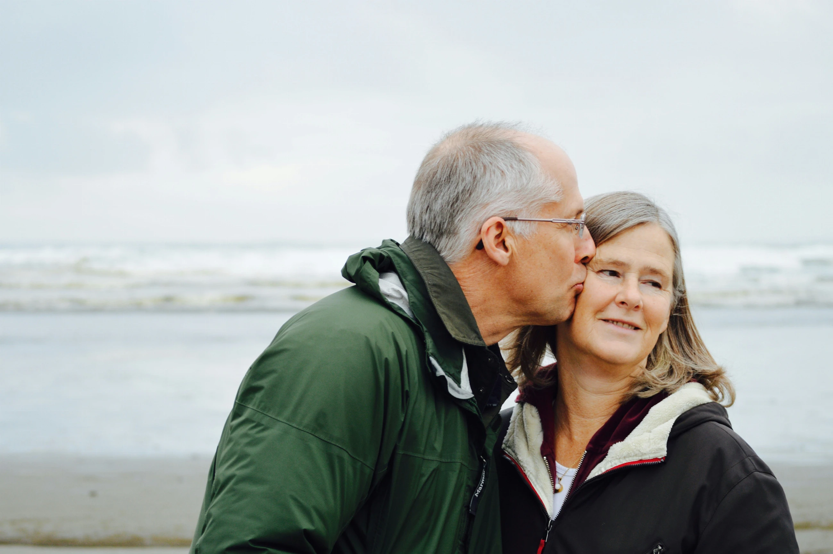 These are my parents. This photo was taken Christmas and even though my mom squeamishly refused to kiss my dad, my dad took the opportunity and this photo was the result. | © Unsplash / Esther Ann